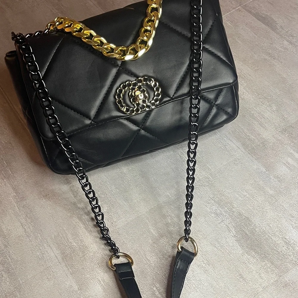 Elegant Black Quilted Bag with Gold Chain- mixed metal - Picture 5 of 13